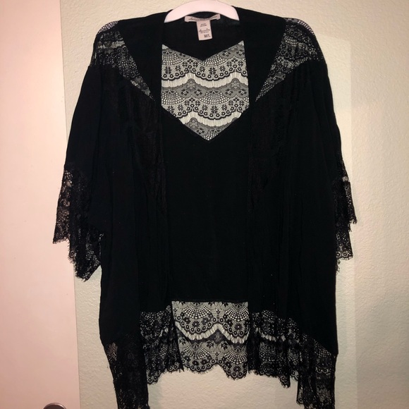 Black Lace Kimono 🖤✨ - Picture 2 of 5